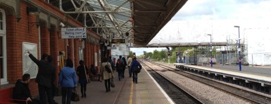 Bicester North Railway Station (BCS) is one of Lieux qui ont plu à Carl.