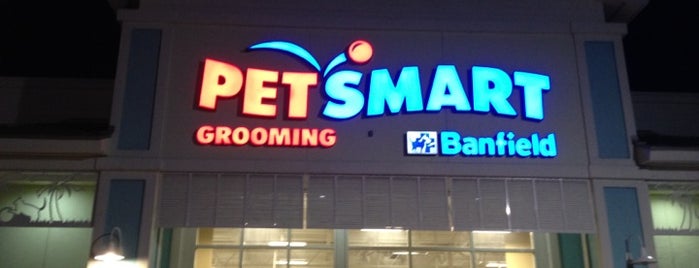 PetSmart is one of Locais curtidos por Roger.