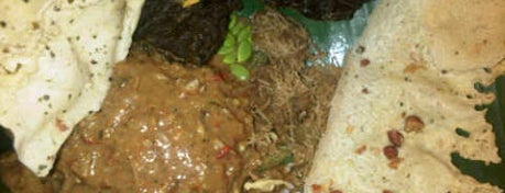 Pecel Pincuk Madiun "Ibu Respati" is one of Wisata Kuliner Samarinda.