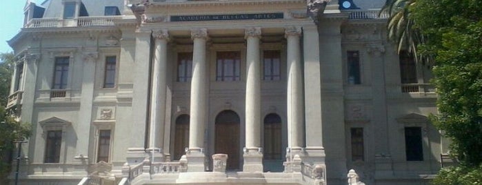 Museo Nacional de Bellas Artes is one of Visit some places.