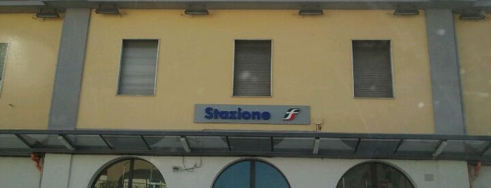 Stazione Frattamaggiore - Grumo Nevano is one of Frattamaggiore.