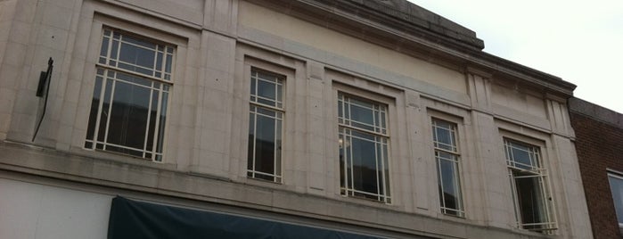 Marks & Spencer is one of arts décoratifs de Newark.
