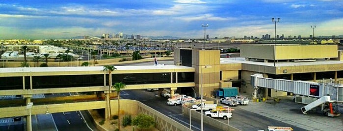 Aeroporto Internazionale di Phoenix-Sky Harbor (PHX) is one of Airports I've flown thru.