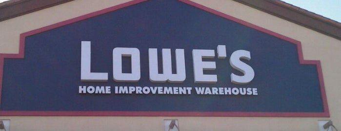 Lowe's is one of Lieux qui ont plu à Paul.