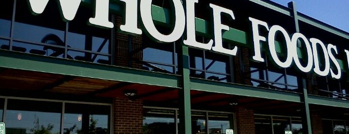 Whole Foods Market is one of Yoliさんのお気に入りスポット.