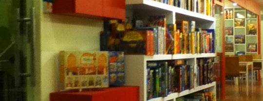 Meeples - European Board Game Cafe is one of Lieux qui ont plu à ꌅꁲꉣꂑꌚꁴꁲ꒒.