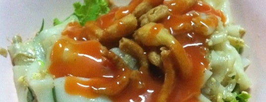 Seng Fried Noodle with Chicken is one of Eating In Ari, Bangkok.