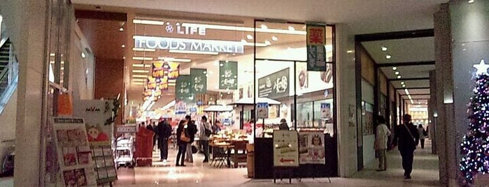ライフ なんば店 is one of ライフコーポレーション.