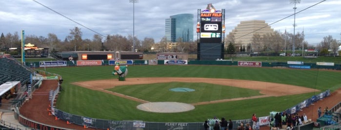 Raley Field is one of Lieux qui ont plu à Evan.