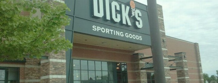 DICK'S Sporting Goods is one of Tempat yang Disukai H2O.
