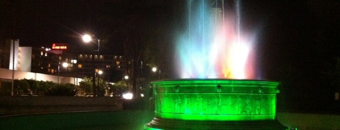 Electric Fountain is one of สถานที่ที่ Alberto J S ถูกใจ.