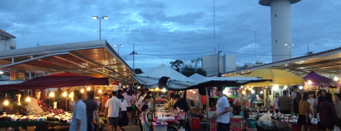 ตลาดนัดโลตัสคำเที่ยง is one of Chiang Mai To Do.