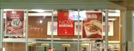McDonald's is one of สถานที่ที่ Rich ถูกใจ.