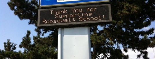 Roosevelt Elementary School is one of สถานที่ที่ Michael ถูกใจ.