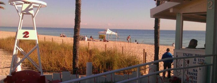 Anglin's Beach Cafe is one of Lisa : понравившиеся места.