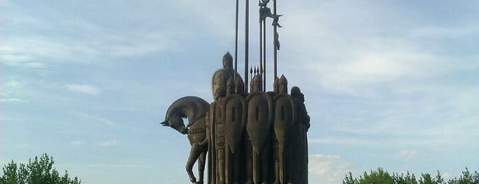 Монумент в память о Ледовом побоище is one of Псковские прогулки.