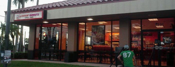 Dunkin' is one of Lugares favoritos de Ed.