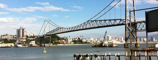 Hercílio Luz Bridge is one of Florianópolis.