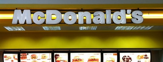 McDonald's is one of Bons Espaços em Salvador.