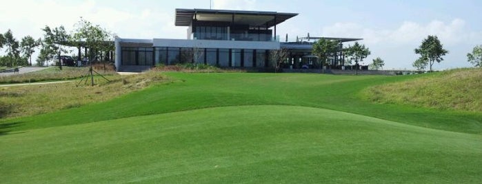 Danang Golf Club is one of Tempat yang Disukai EunKyu.
