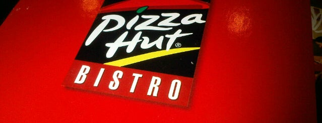 Pizza Hut is one of Lieux qui ont plu à Mike.