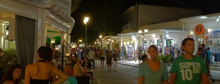 Πλατεία Νάουσας is one of Lugares favoritos de Victoria S ⚅.