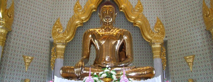 Wat Traimitr Withayaram is one of Bangkok.