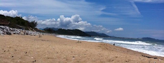 Praia da Armação is one of Floripa Golden Isle.