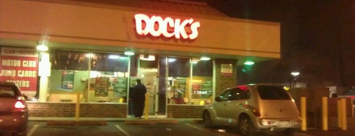 Dock's Fish is one of สถานที่ที่บันทึกไว้ของ Andrea.