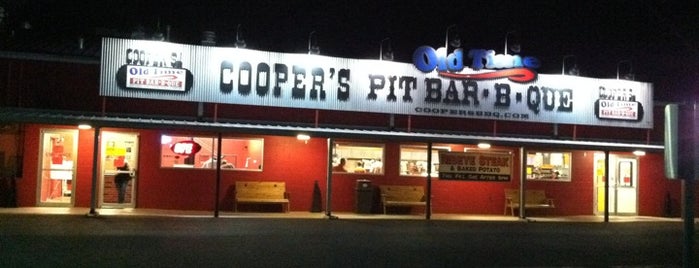 Cooper's Old Time Pit Bar-B-Que is one of Locais salvos de Christopher.