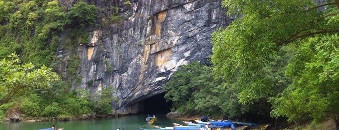 Động Phong Nha (Phong Nha Cave) is one of World.