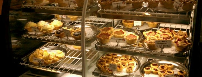 Pie is one of Tempat yang Disimpan Justin.