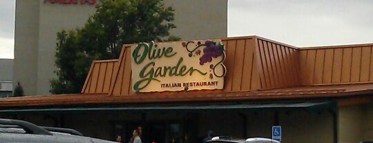 Olive Garden is one of The 7 Best Places for Spaghetti in Lincoln.