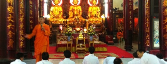 Dragon Temple Kammalawat is one of Visit: FindYourWayInBangkok.