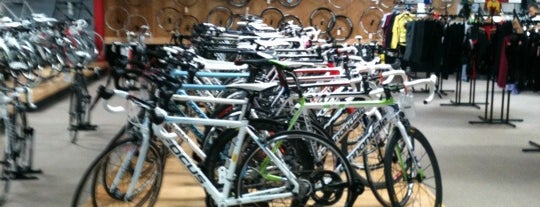 Western Bike Works is one of Lugares favoritos de Ted.