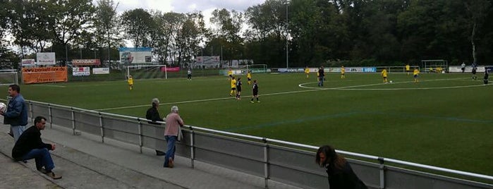 Waldkampfbahn (TSV 05 Ronsdorf) is one of Wuppertal-Ronsdorf.