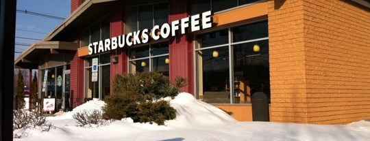 Starbucks is one of สถานที่ที่ Jen ถูกใจ.