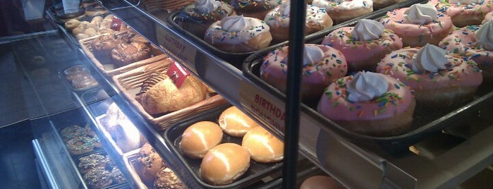 Krispy Kreme Doughnut Cafe is one of Going for Coffee, BRB.