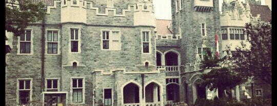 Casa Loma is one of Toronto Badge City Guide and Hot Spots #4sqCities.