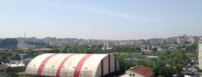 Uğur Tütüneker Spor Kompleksi is one of The : понравившиеся места.