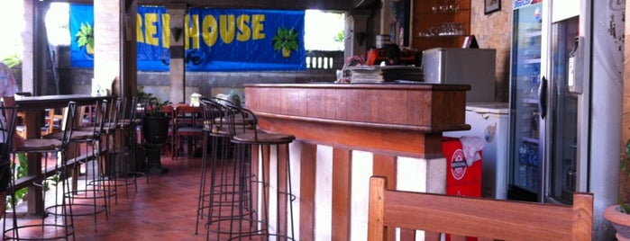 Tree House Cafe is one of Locais salvos de Alethia.
