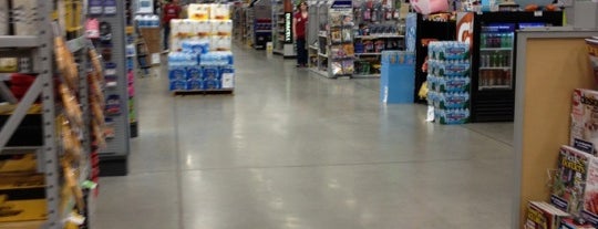 Lowe's is one of Orte, die Mike gefallen.