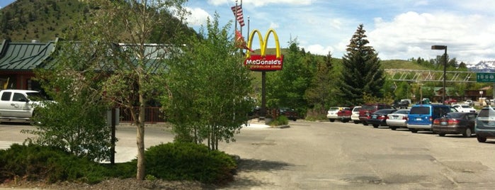 McDonald's is one of สถานที่ที่ James ถูกใจ.