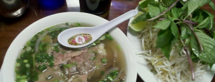 Pho T&N is one of Lugares favoritos de Hemal.