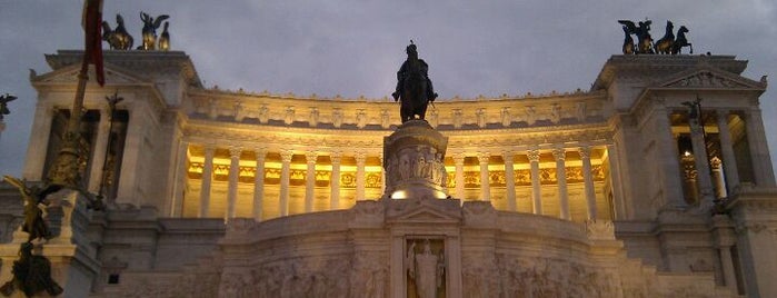 Altar de La Patria is one of Bennissimo Italia.