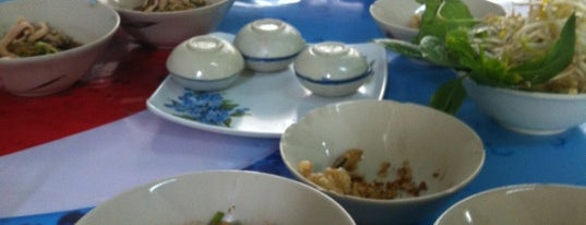 ก๋วยเตี๋ยวเรือ แม่จันทร์ is one of Lugares guardados de Art.