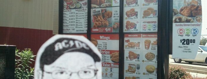 KFC is one of Lugares favoritos de Amanda🌹.