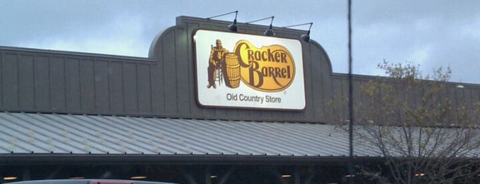 Cracker Barrel Old Country Store is one of Lugares favoritos de Brittaney.