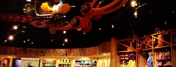 Disney Store is one of Graham'ın Beğendiği Mekanlar.
