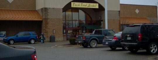 Busch's Fresh Food Market is one of สถานที่ที่ David ถูกใจ.